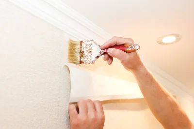 Pose de papier peint à Gurat — revêtements muraux et toiles de verre